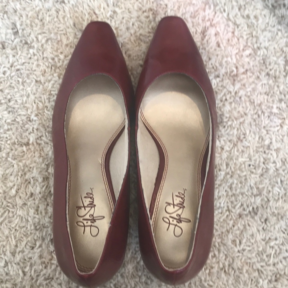 Small heel Red Life stride shoe size 8